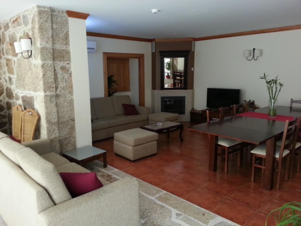 Quinta Da Cardal Guest House วิลาแวร์เด ภายนอก รูปภาพ
